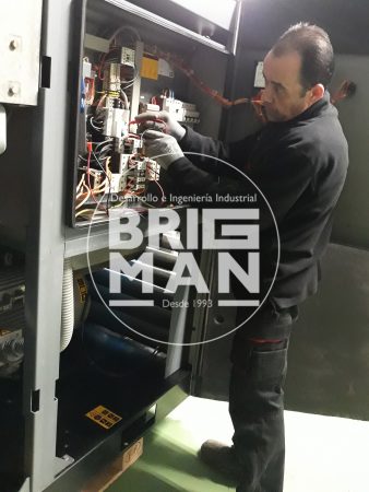 mantenimiento de compresor realizado por tecnico industrial de Brigman